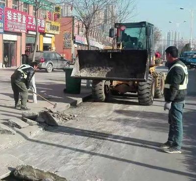 太原拆除500余處違章接坡，龍堡街市政設施管理再提速